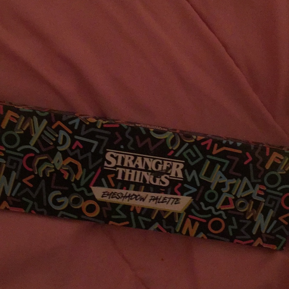 Stranger things eyeshadow palette